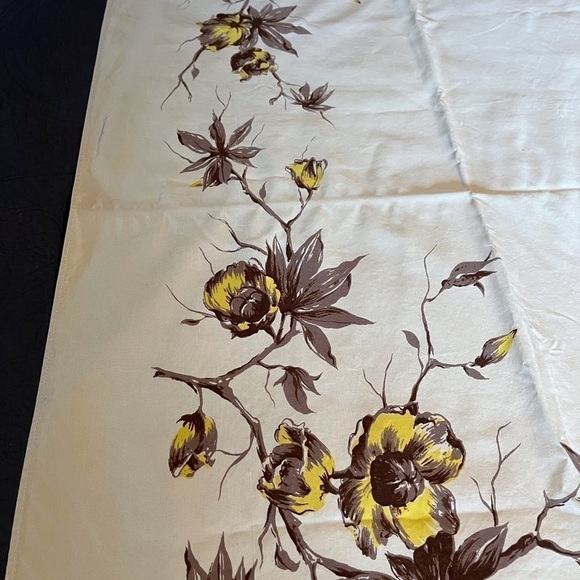 Vintage Tablecloth Beige with Yellow and Browns, Floral and Branch pattern - Picture 2 of 6